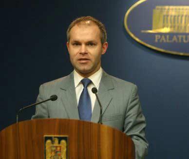 Ioan Mang îl acuză de politizare pe ministrul "depolitizator" al Educaţiei, Daniel Funeriu 